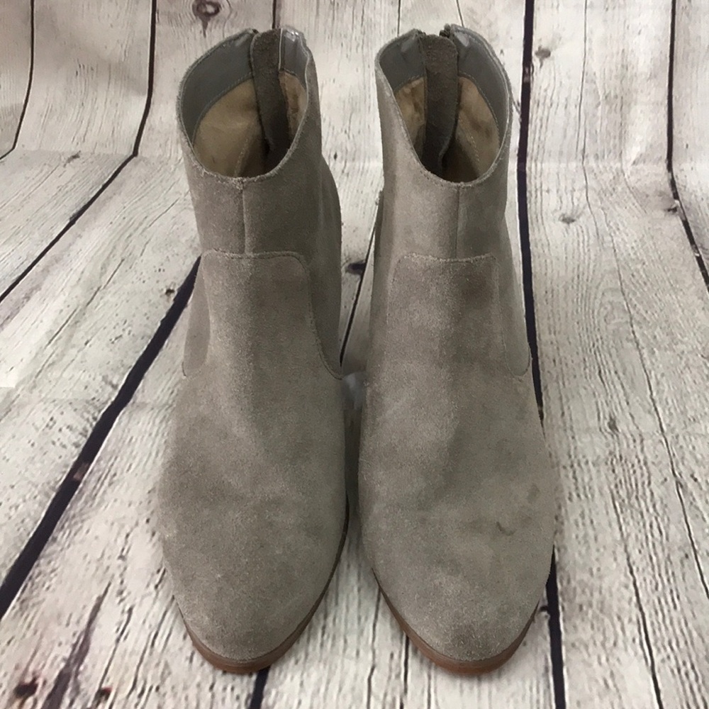 Tesori Gray Suede Zip Up Heeled Ankle Booties! - Picture 3 of 8